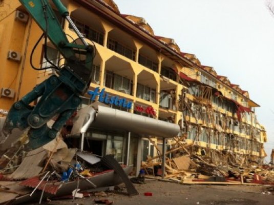 Demolarea Hotelului Histria din Mamaia a fost reluată
